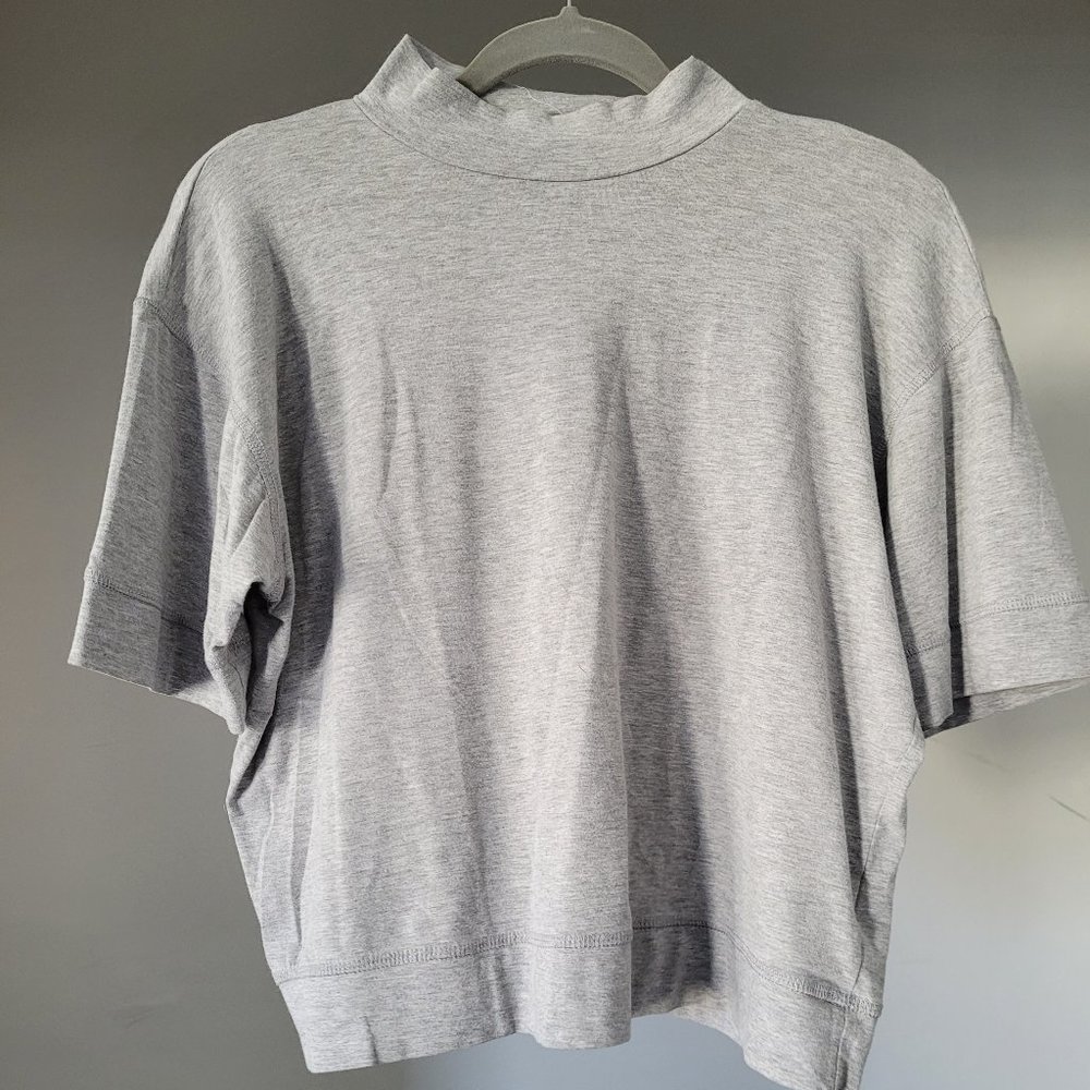 Mock neck vintage L midriff shirt